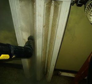 Koszos radiátor tisztítása gőztisztítóval